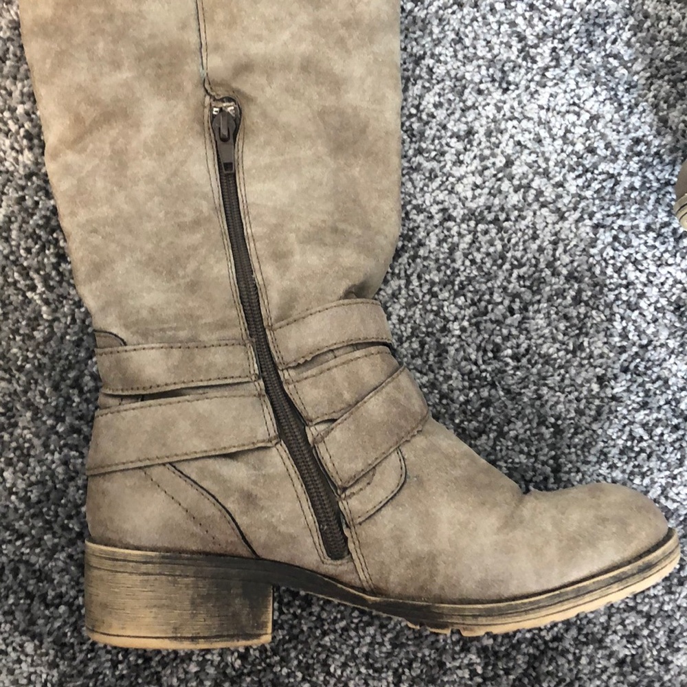 Boots - Picture 4 of 5